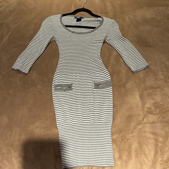 Dress - Picture 2 of 6